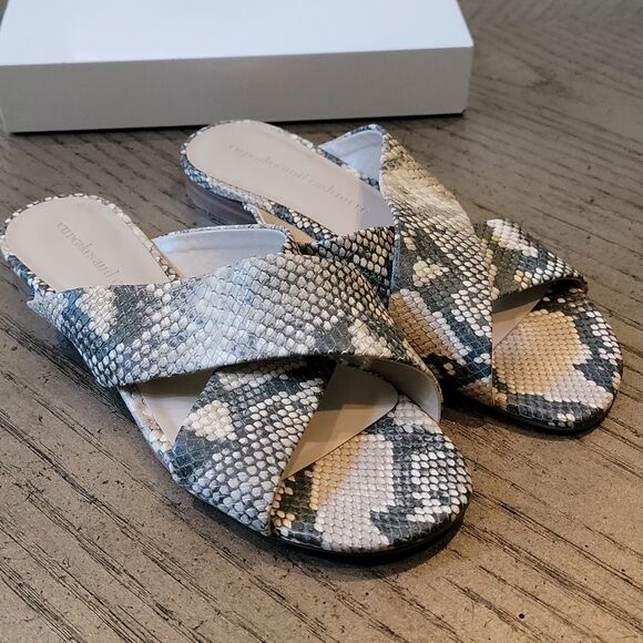 Cupcakes and Cashmere Revolve size 7 leather slipper sandals NWOT - Picture 7 of 7